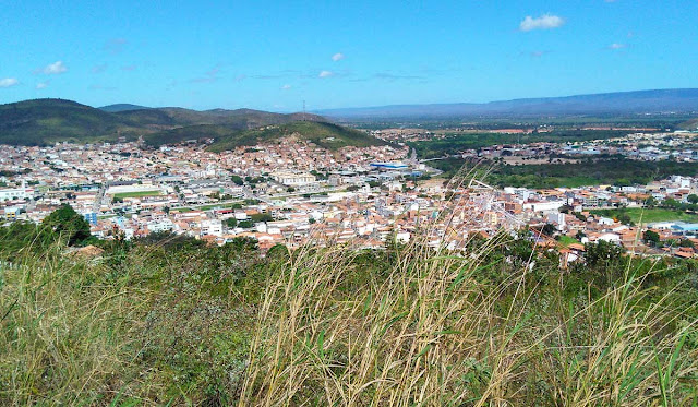 'Deus abençoe a cidade e seu povo', diz morador ao subir serras de Jacobina