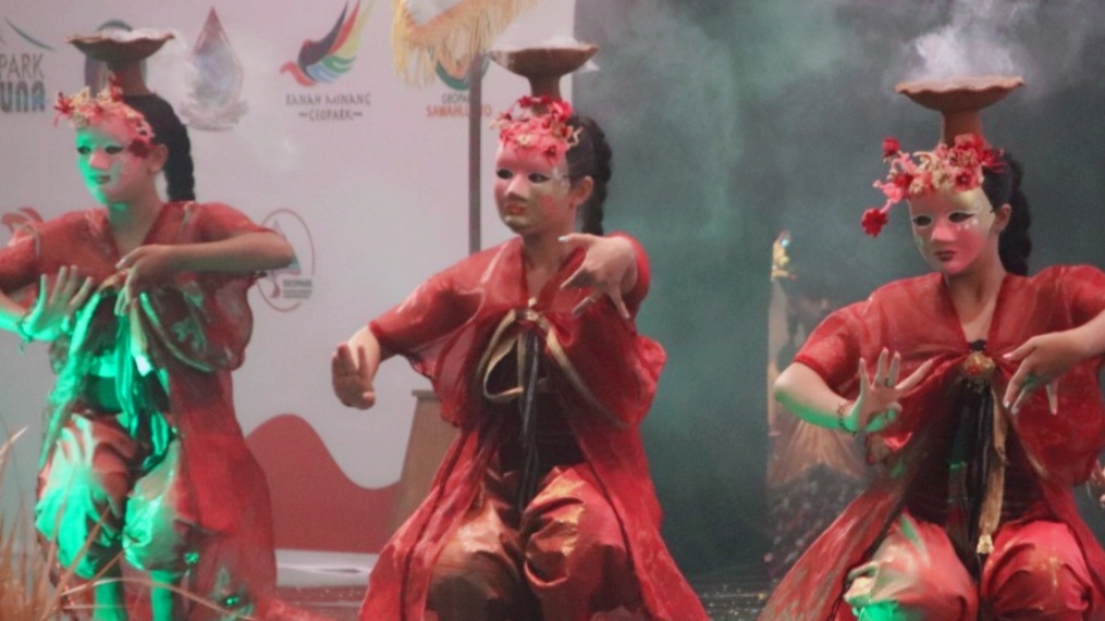 Drama Tiga Rahasia Rinjani Mendapatkan Standing Applause