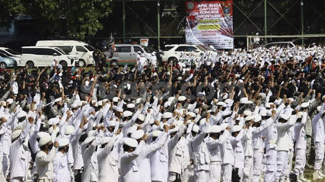 Massa Ganyang Komunis Nyatakan Siap Perang Jika Pembahasan RUU HIP Berlanjut Massa Ganyang Komunis Nyatakan Siap Perang Jika Pembahasan RUU HIP Berlanjut