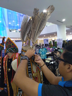 mall suria sabah suriasabah membeli belah kota kinabalu KK sabah malaysia kraf tekstil kain adat destar dastar tanjak kadasan dusun dayak tenun songket sarawak pua kumbu mall suria sabah suriasabah membeli belah kota kinabalu KK sabah malaysia kraf tekstil kain adat destar dastar tanjak kadasan dusun dayak tenun songket sarawak pua kumbu
