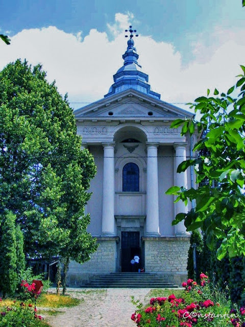 Mãnãstirea Frumoasa - Biserica cu hramul „Sfinţii Arhangheli Mihail şi Gavriil“ Mãnãstirea Frumoasa - Biserica cu hramul „Sfinţii Arhangheli Mihail şi Gavriil“ - blog Foto-Ideea