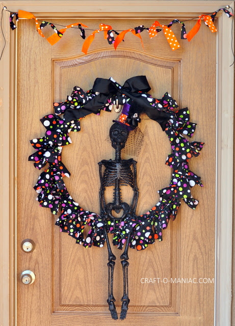 DIY Skeleton Wreath www.craft-o-maniac.com