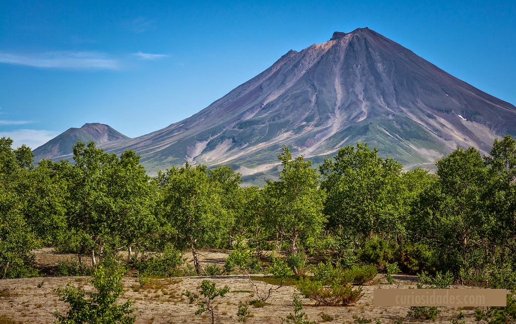камчатка спящие вулканы. вулкан бакенинг камчатка. вулканы камчатки зима авачинский и. камчатский вулкан ключевская сопка. камчатка спящие вулканы.