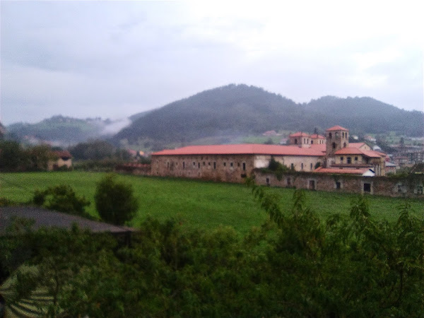 Vistas del Monasterio de San salvador en Cornellana