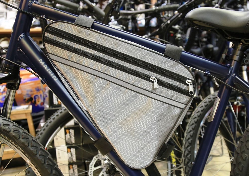 Велосумка для велосипеда. Велосипедная сумка stels. Сумка велосипедная подрамная. Велосумка под раму большая. Сумка на раму велосипеда gt Avalanche.