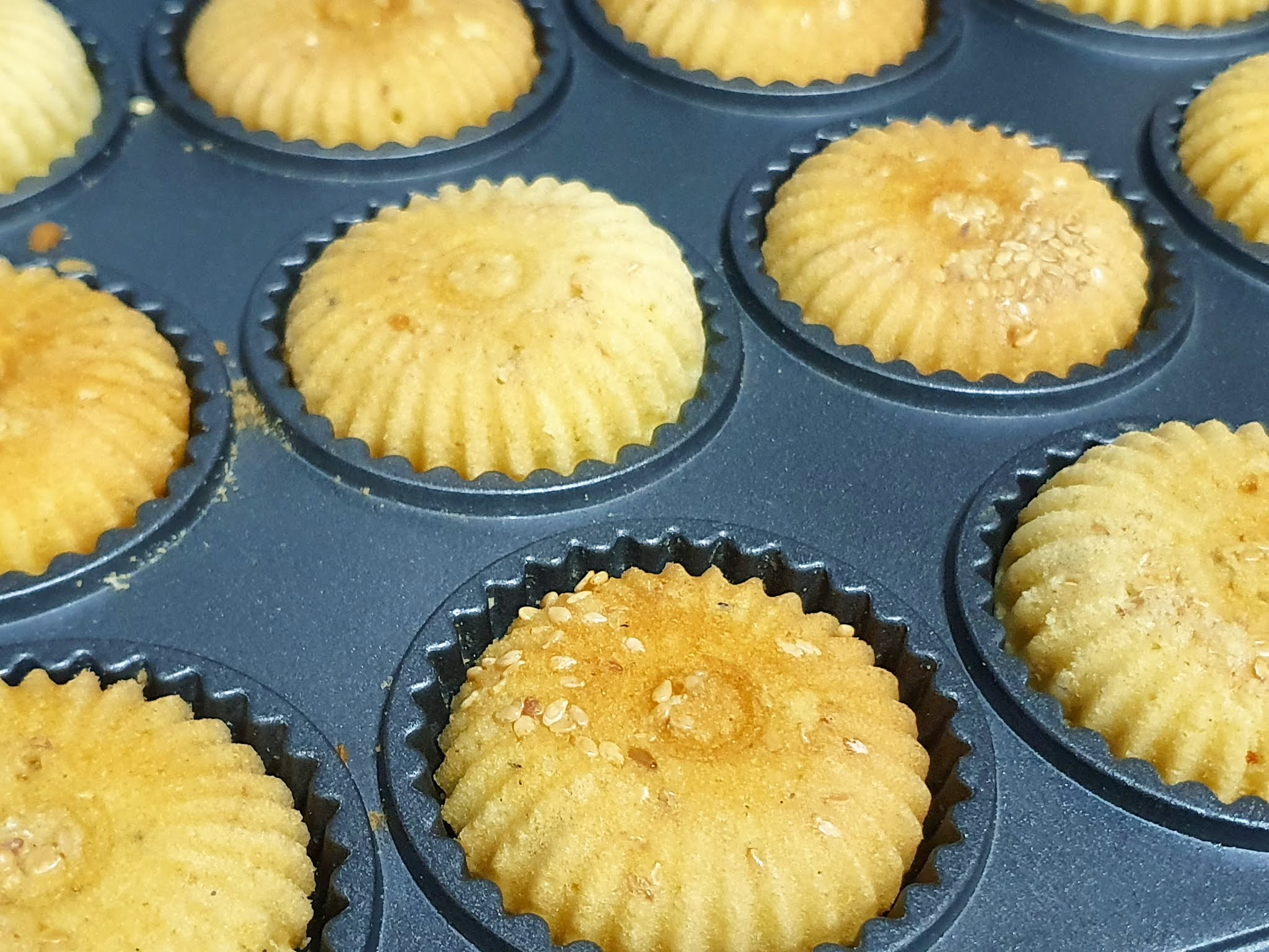 Maryam's Culinary Wonders 1533. Khanfaroosh Saffron Cakes {Machine}