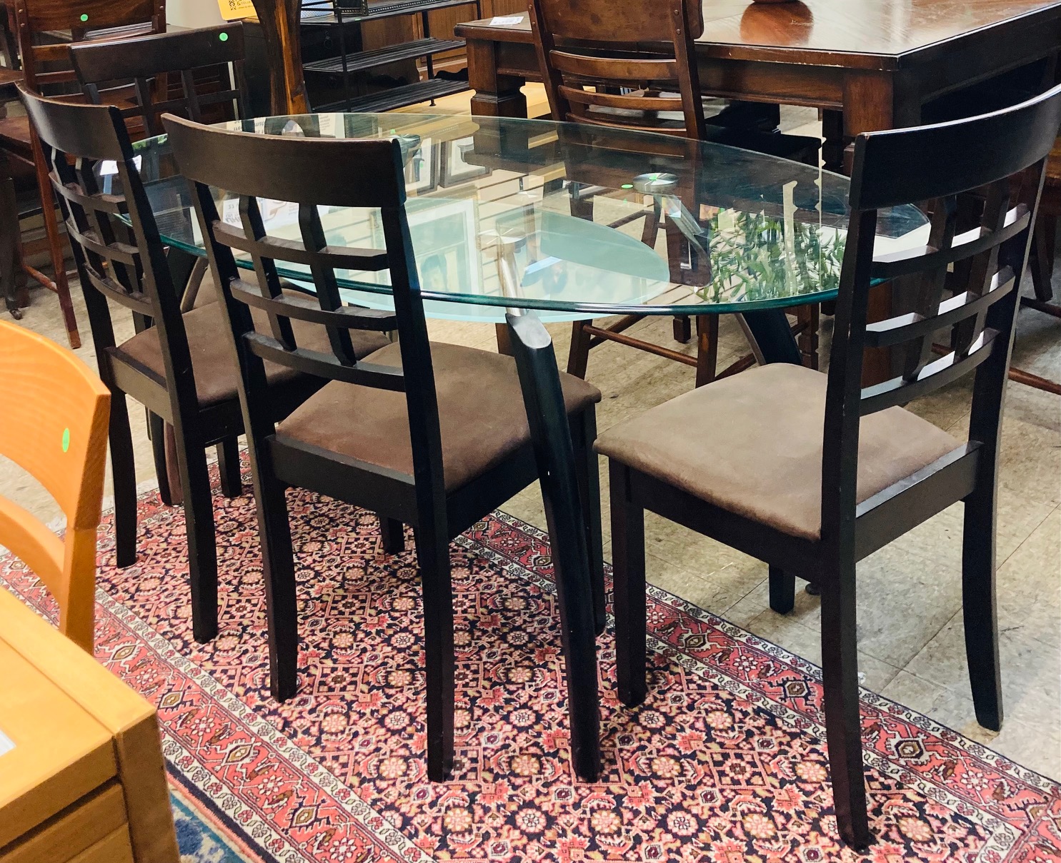 Uhuru Furniture & Collectibles Oval Glass Top Dining Table & 4 Chairs