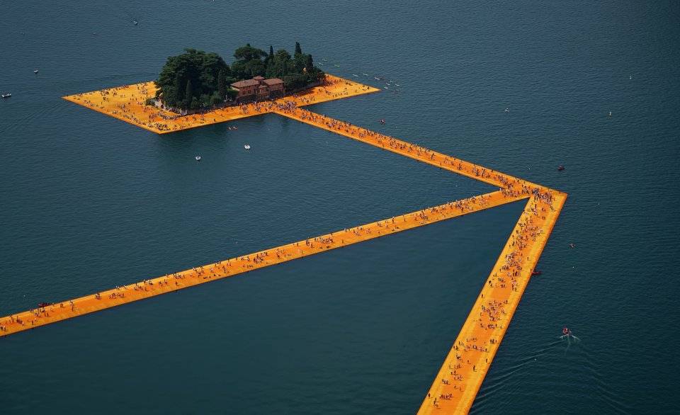 At the Auction House | Unwrapped: The hidden World of Christo and Jeanne-Claude