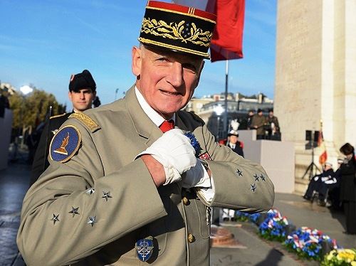 le général Piquemal sort du silence en venant à Calais malgré l’interdiction de la manifestation - arrestation du général Piquemal  - Page 6 Le%2Bg%25C3%25A9n%25C3%25A9ral%2BDARY%2Bexprime%2Bsa%2Bsolidarit%25C3%25A9%2Bau%2Bg%25C3%25A9n%25C3%25A9ral%2BPIQUEMAL