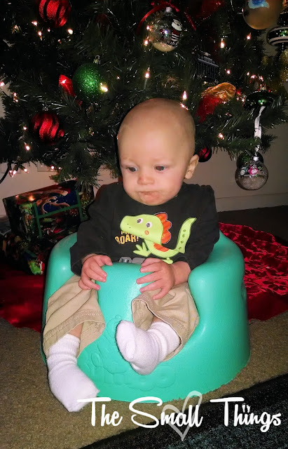 Bumbo Floor Seat and Play Tray Review/Giveaway #GiftGuide #BumboCares