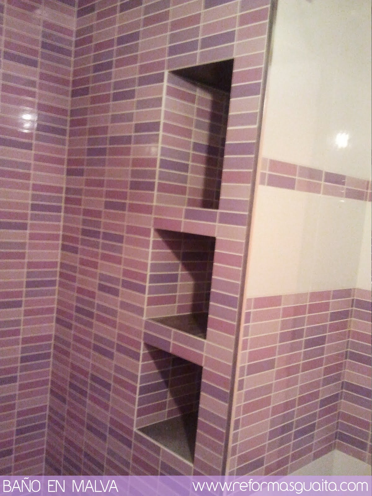 Un baño morado con toques malva, lila y rosa ~ Reformas Guaita