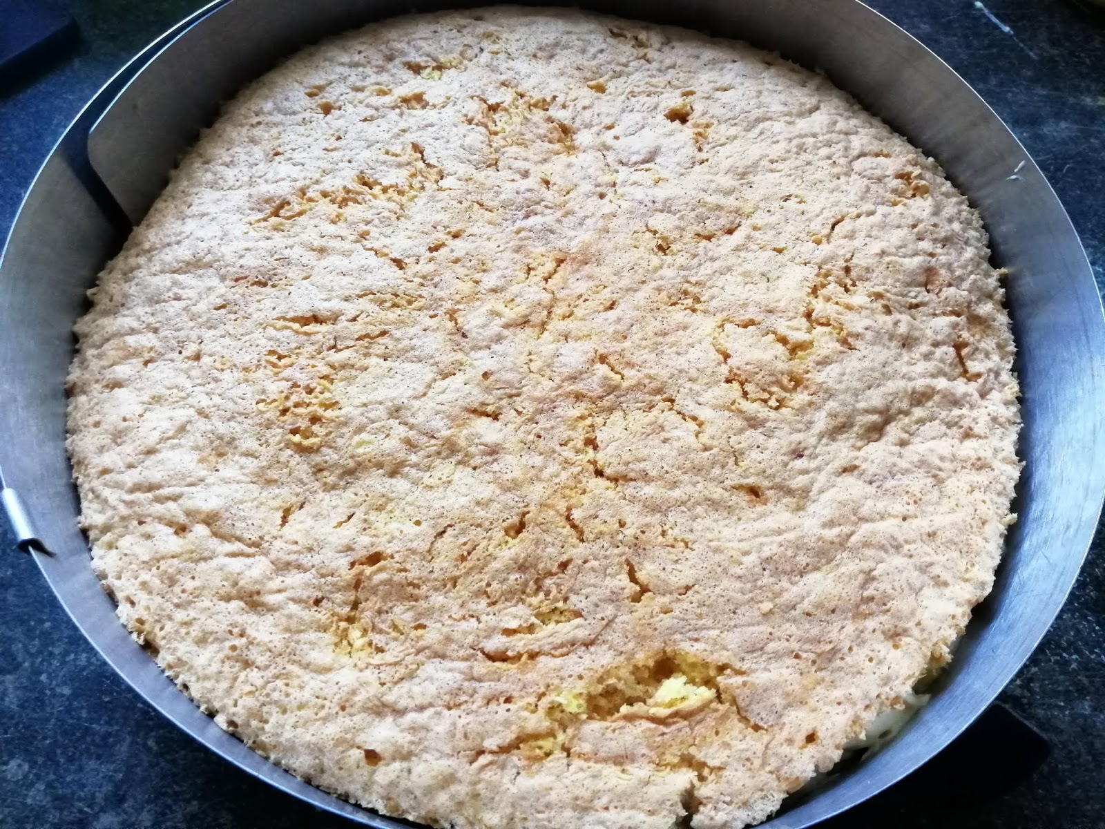 Leckeres aus Gertrauds Küche: Leckere Ananastorte mit Kokosbiskuit Leckeres aus Gertrauds Küche: Leckere Ananastorte mit Kokosbiskuit