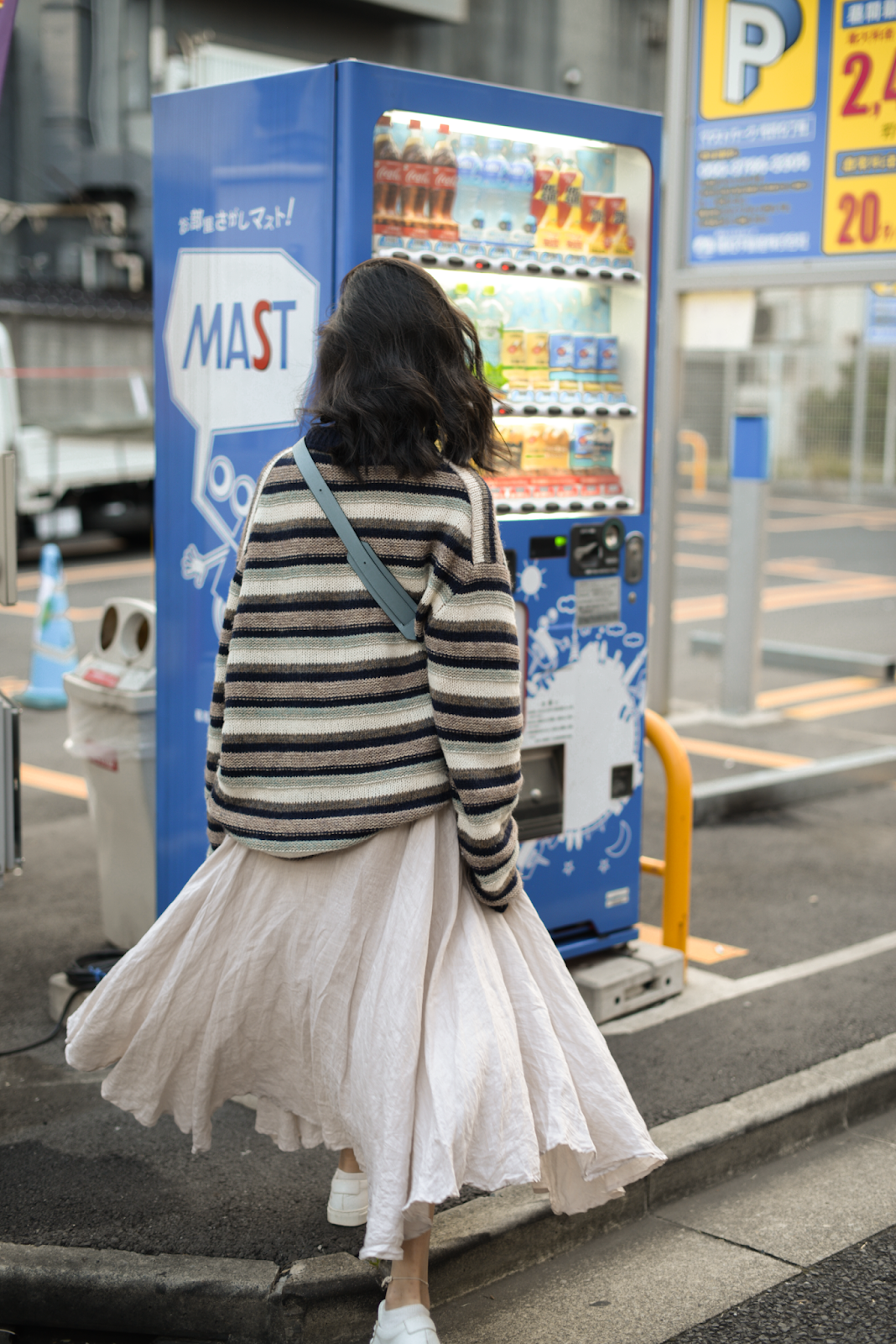 How To Style A Linen Skirt, Sustainable fashion, Linen Midi Skirt, Black Crane, Sustainable fashion, Acne Studios Najat Sweater, Cozy Fall Outfits, How To Wear A Linen Skirt, Linen Skirt Outfit Ideas, Loewe Puzzle Bag Outfit Ideas, Ways To Wear Loewe Puzzle Bag - Linen Love / Fall Refresh 03 / FOREVERVANNY