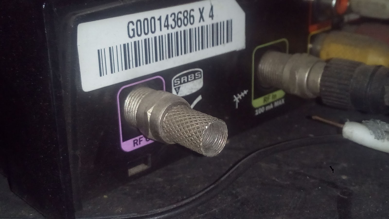 How to connect the Gotv decoder to two televisions