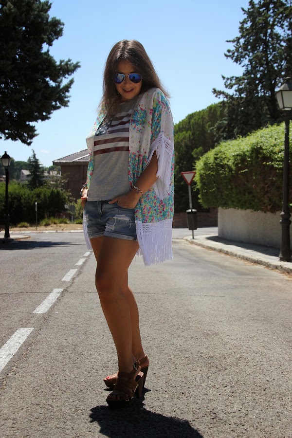 DIY Kimono con flecos (no hace falta patrones). Blog de costura y blog diy.