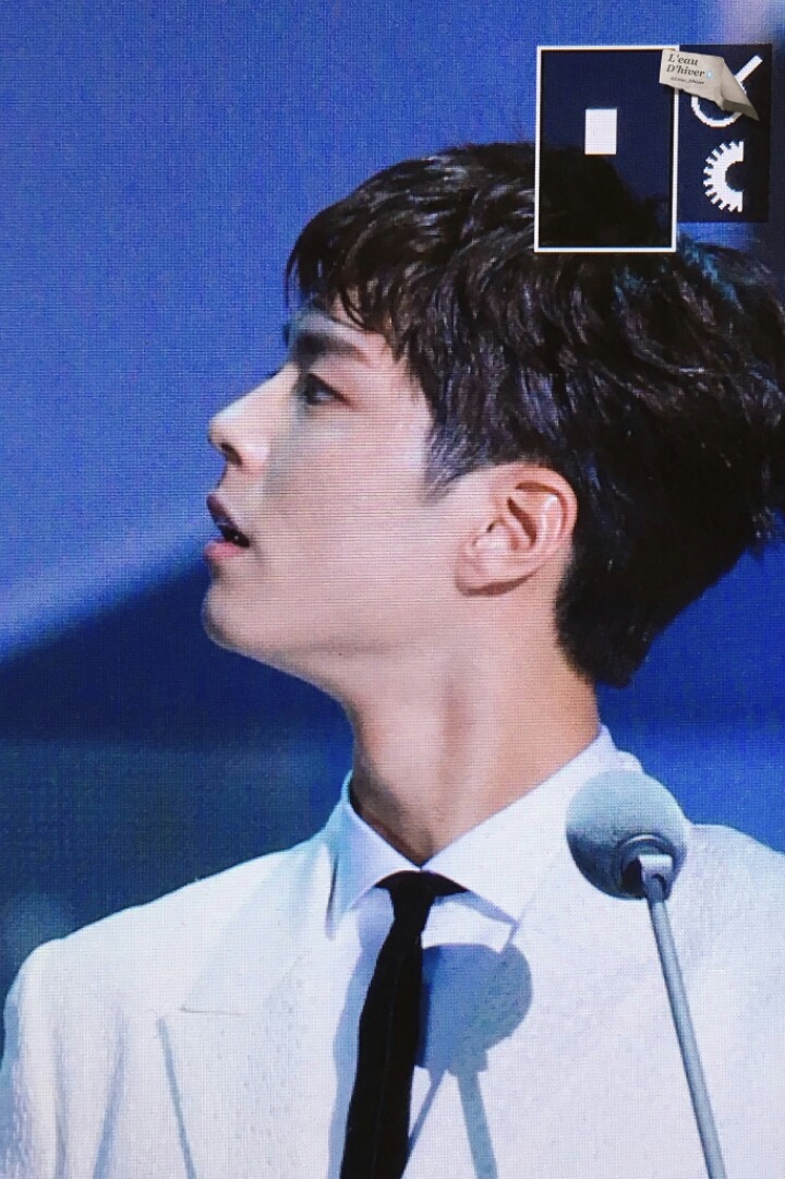 박보검 어제자 흰수트, 레드카펫 입장.gif | 인스티즈