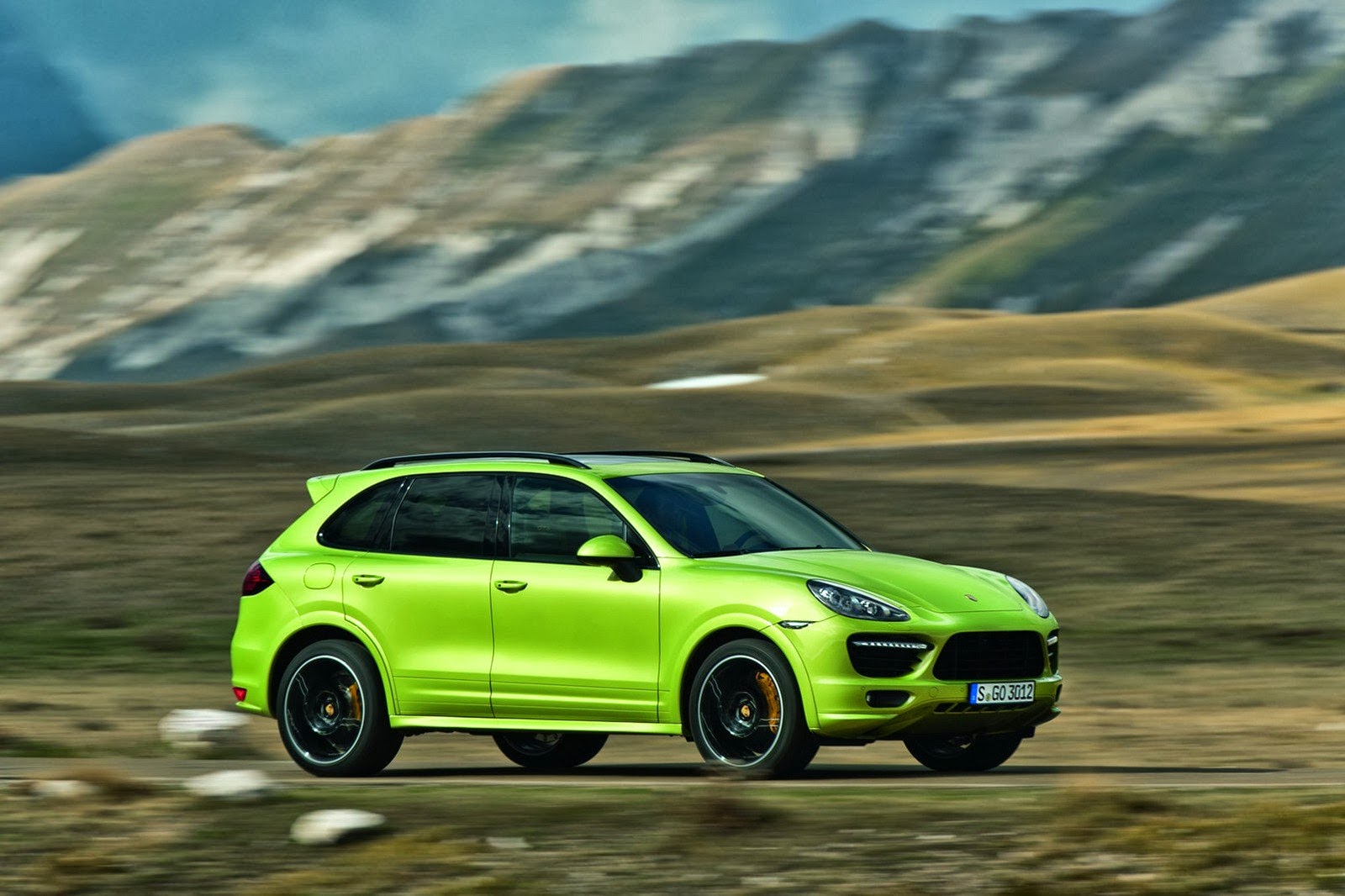 Porsche Cayenne GTS Images