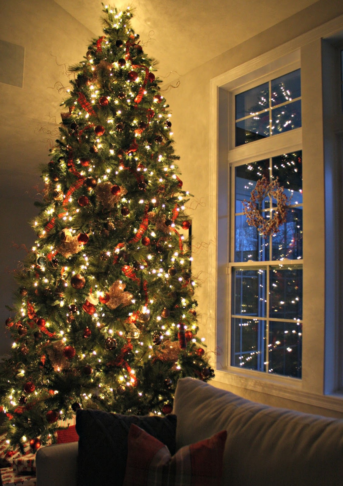 How to create a full and beautiful Christmas tree Thrifty Decor Chick Thrifty DIY, Decor and