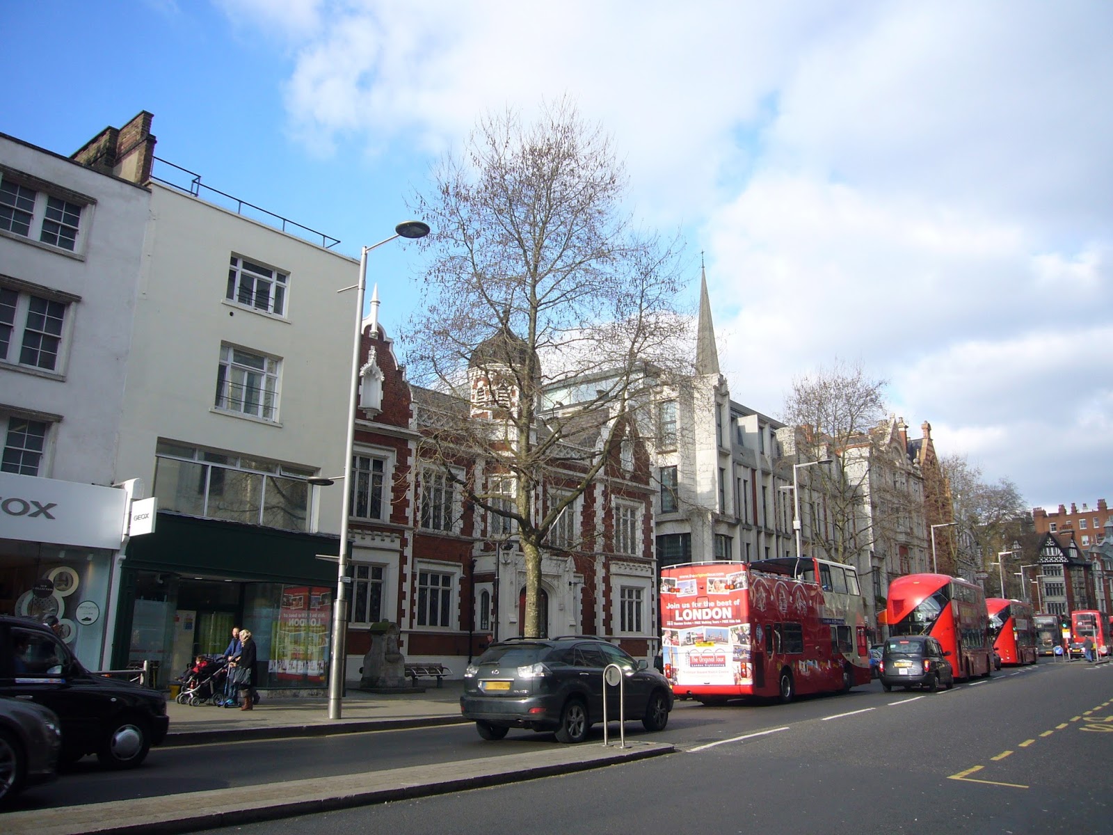 Holmes And Poirot In London ロンドン ケンジントンハイストリート Kensington High Street