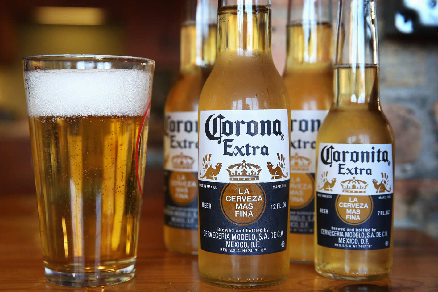 Για γέλια και για κλάματα: Στο διαδίκτυο πιστεύουν ότι η μπύρα Corona  μεταδίδει τον κοροναϊό