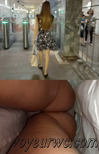 Upskirts N 2978-2987  (Upskirt voyeur videos with girls teasing with their butts on the escalator)