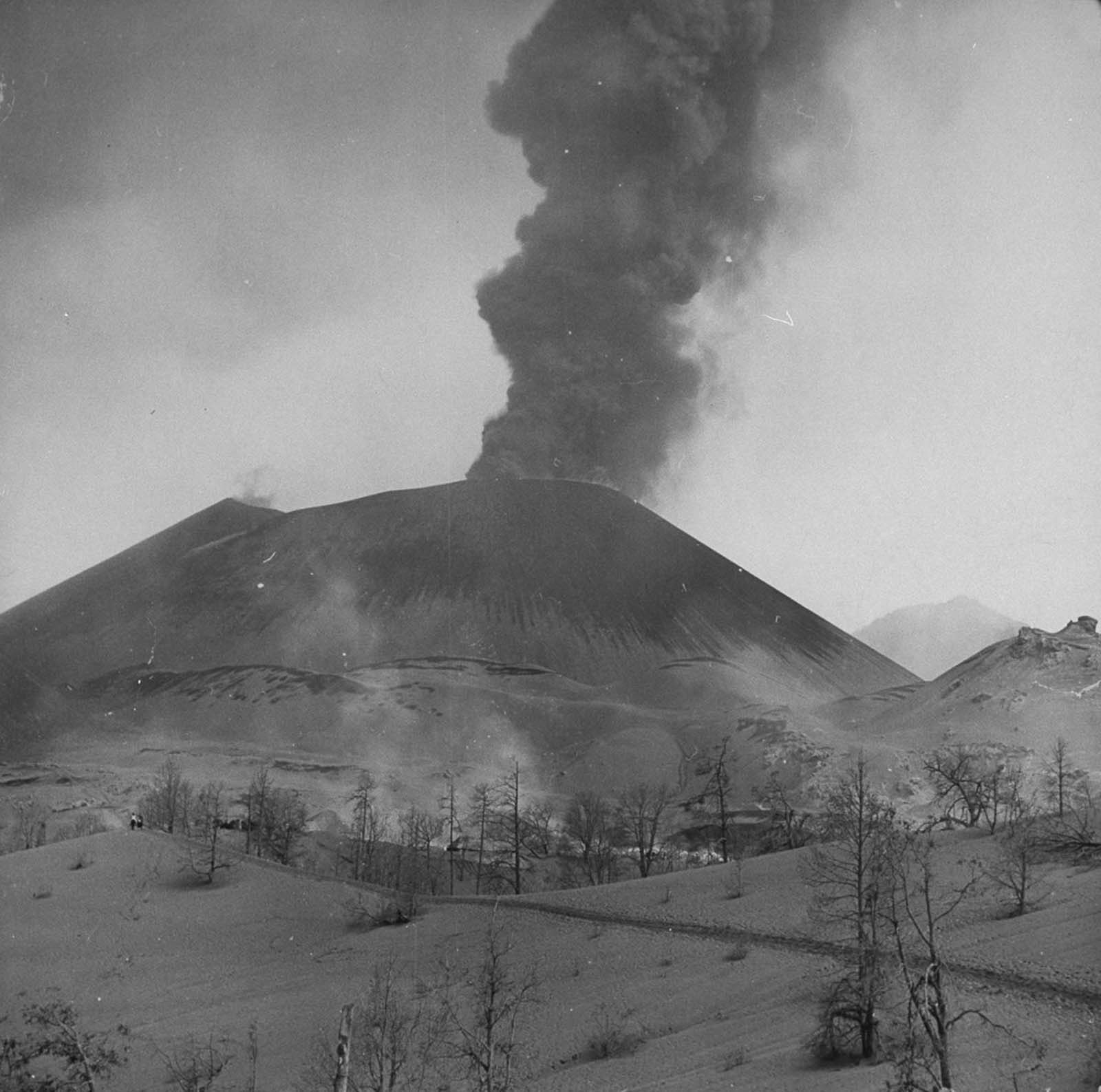 Paricutin volcano eruption photographs