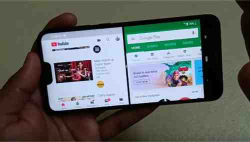 Cara Membuka 2 Aplikasi Sekaligus Secara Bersamaan (Split Screen) di Smartphone Android   Kini banyak produsen smartphone yang mengeluarkan berbagai fitur menarik di smartphone android mereka untuk menunjang kebutuhan konsumennya yang bersifat flexible, salah satunya yaitu split screen atau membuka 2 aplikasi sekaligus secara bersamaan.      Berbicara mengenai split screen, tidak semua tipe Handphone bisa mendukung fitur menarik yaitu membuaka 2 aplikasi sekaligus, karena fitur split screen hanya bisa diaktifkan minimal pada android versi 7.0 Nougat. Dan tidak semua aplikasi android bisa dibuka secara bersamaan dengan aplikasi yang berjalan lainnya.    Ketika mencoba membuka mode split screen pada aplikasi yang tidak mendukung akan muncul peringatan bahwa "App does not support split screen mode". Tapi untungnya bagi kalian pengguna smartphone keluaran terbaru pasti bisa melakukan membuka 2 aplikasi secara bersamaan.    Membuka 2 aplikasi sekaligus hanya bisa dilakukan di semua merk smartphone keluaran terbaru seperti samsung, asus, oppo, xiaomi, redmi, vivo dan merk hp android lainnya yang sudah mengadopsi minimal android 7.0 dan versi android diatasnya. Berikut cara mengaktifkan mode split screen di Smartphone Android        Cara Mengaktfikan Split Screen di Android   Supaya proses membuka 2 aplikasi sekaligus secara bersamaan berjalan dengan lancar, pastikan sebelumnya Anda sudah membuka aplikasi yang akan di split screen dan masuk kedalam recent app, selanjutnya silahkan simak tutorialnya dibawah ini.      Tekan tombol recent app yang biasanya berada di bagian kanan bawah layar. Pilih satu aplikasi yang diinginkan,  tekan dan tahan aplikasi tersebut lalu geser ke bagian atas layar. Selanjutnya pilih aplikasi yang kedua  lalu tap saja aplikasi yang kedua tersebut, maka mode split screen sudah berhasil diaktifkan.      Dengan memanfaatkan fitur belah layar dua untuk membuka dua aplikasi sekaligus kamu bisa juga memanfaatkannya untuk membuka aplikasi youtube dengan aplikasi lainnya, dengan begitu kamu bisa mendengarkan musik sekaligus balas chat tanpa video youtube mati.        Itulah cara membuat layar hp menjadi dua bilah agar bisa membuka dua aplikasi sekaligus secara bersamaan dalam satu layar android (split screen).