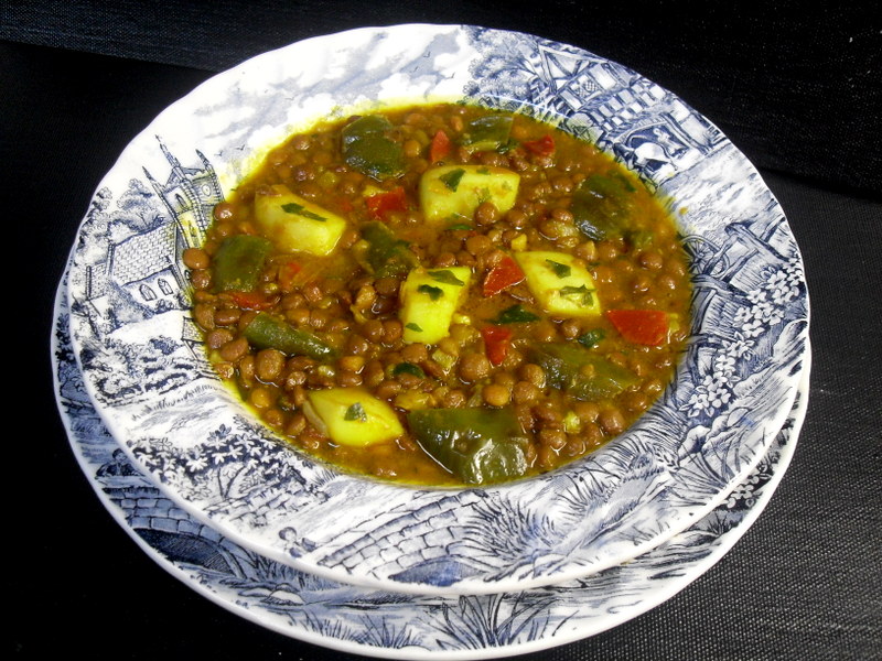 Guiso de lentejas con sepia.