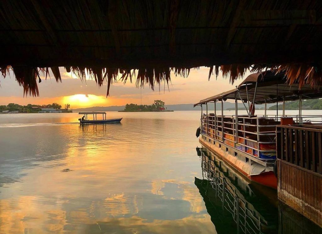 Lago Petén Itzá, Guatemala San Luis Petén