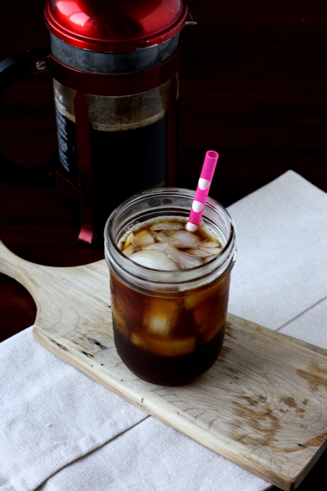 This cup turns hot coffee into iced coffee fast — but without the ice