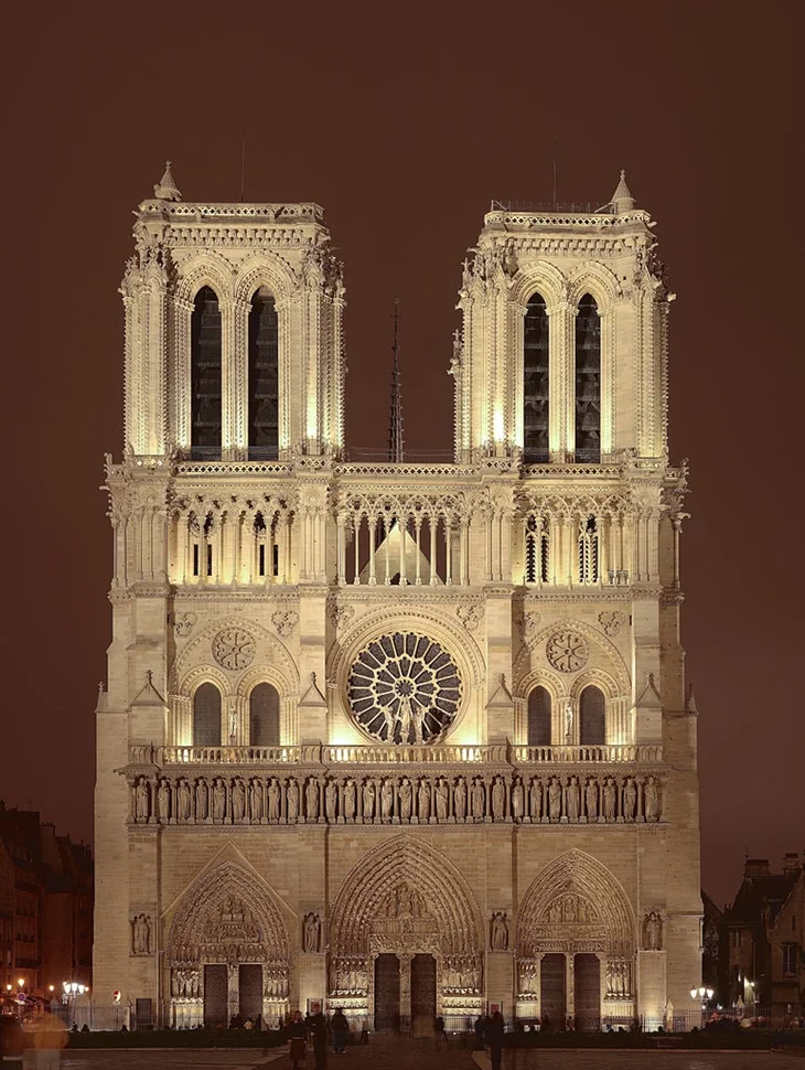 La cattedrale Notre-Dame de Paris 1163-1345 | Mille anni di storia