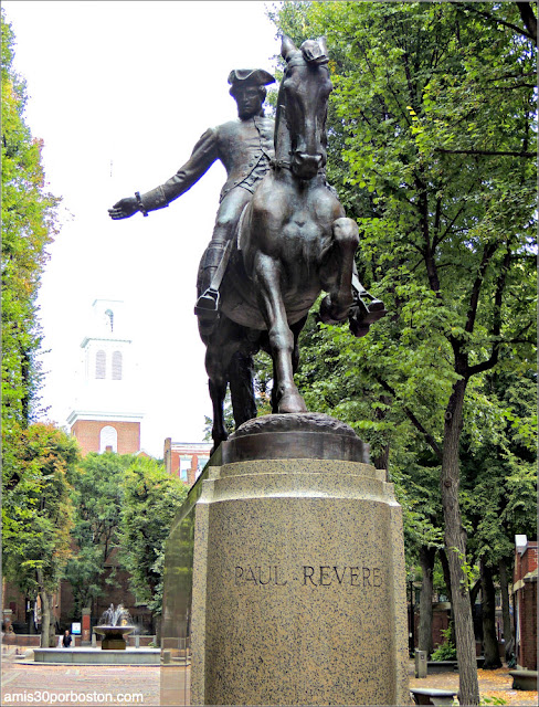 Escultura de Paul Revere en el North End, Boston 