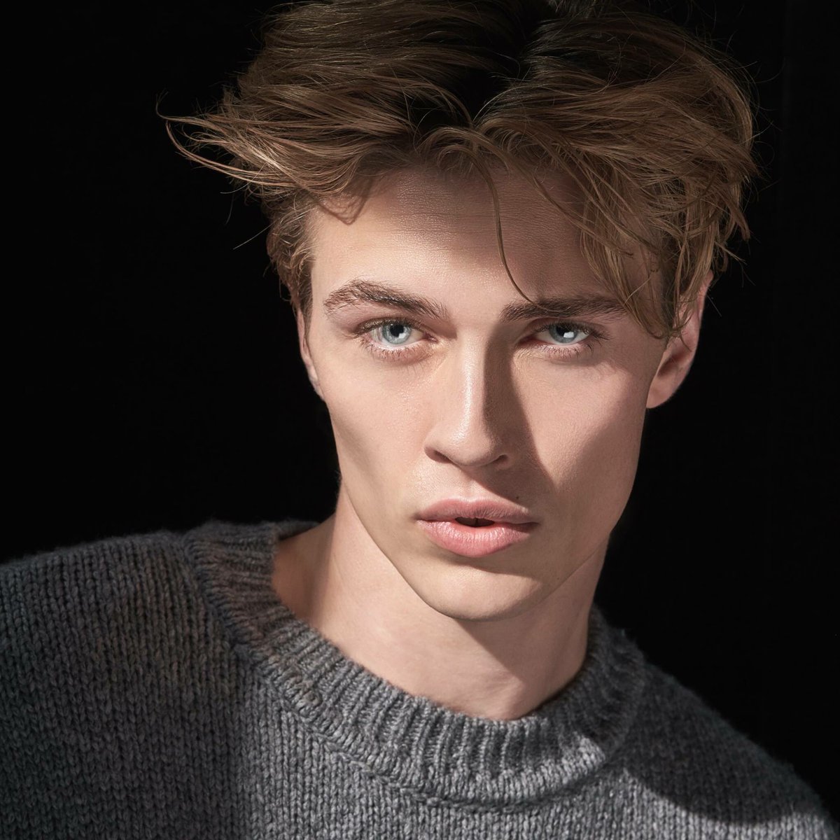 Lucky Blue Smith Connects with H&M, Talks Hair, Girls & Modeling – The ...
