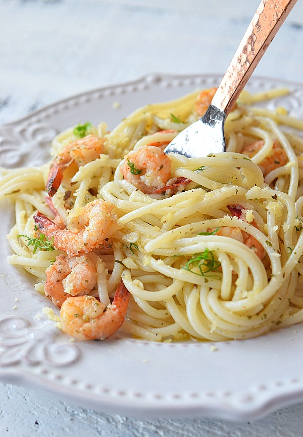 Delicious shrimp scampi with linguine and grated Parmesan