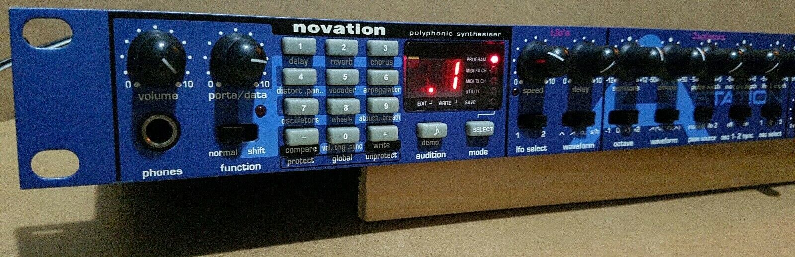 MATRIXSYNTH Novation AStation Polyphonic Synth SN A002514