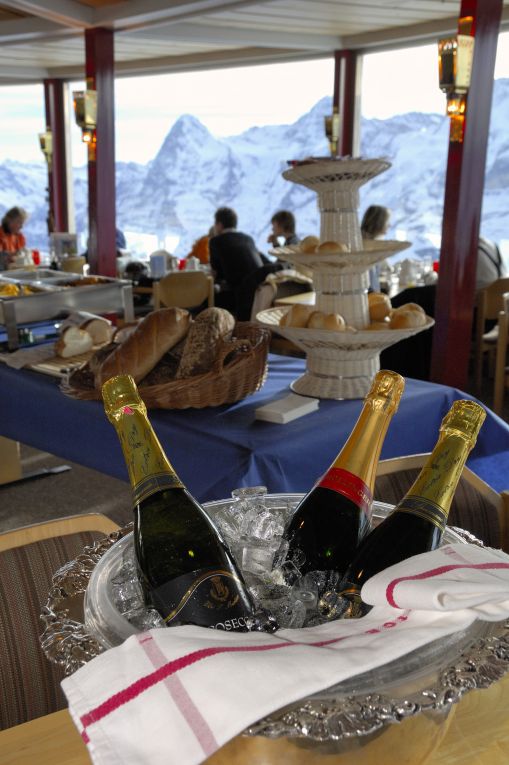 007 TRAVELERS James Bond 007 Brunch and Thrill Walk in Schilthorn Piz