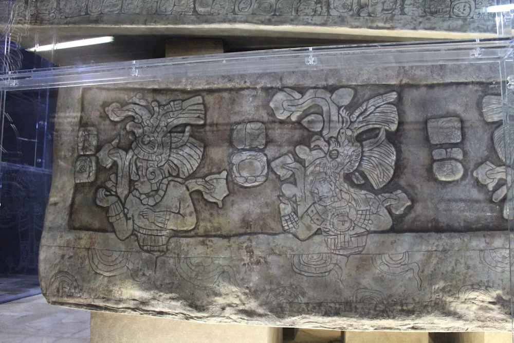 パカル王の石棺の壁面