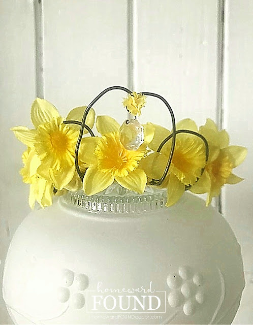 DIY,jewelry,junking,junk makeover,original designs,Mother's Day,re-purposing,seashells,trash to treasure,up-cycling,vintage,spring,flowers,daffodils,daffodil crown,crowns,tiaras,Junk Queen crowns,spring decor,spring gifts,birthday crown, spring crown.