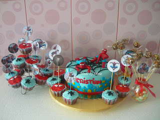 Tort Spiderman cu mini candy bar