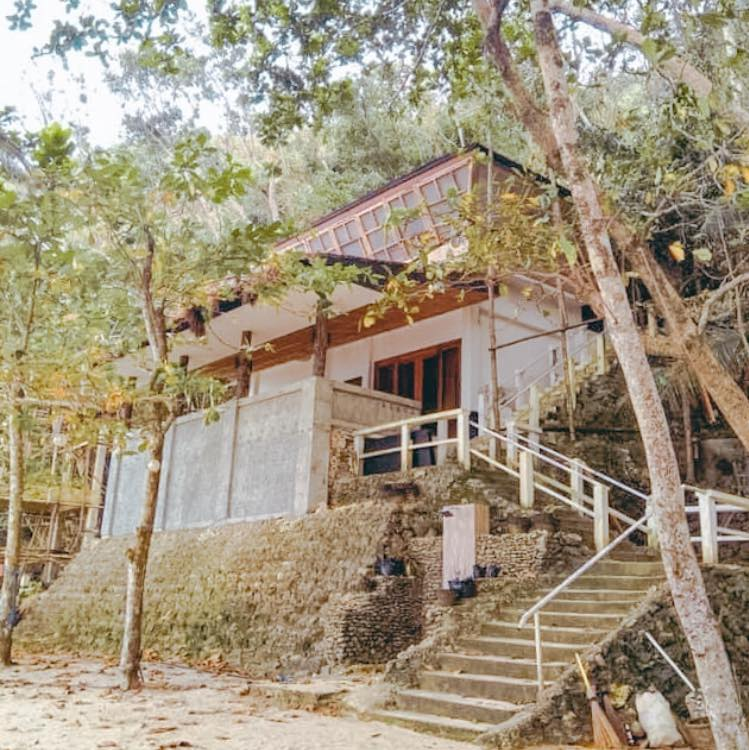 You can stay at this rental house with stunning ocean view in Sipalay