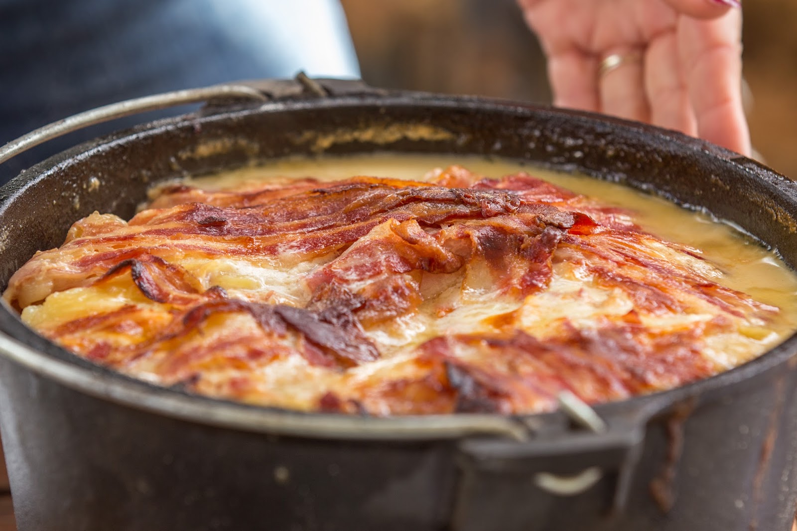 BaconKartoffelauflauf aus dem DutchOven Outdoor Kitchen