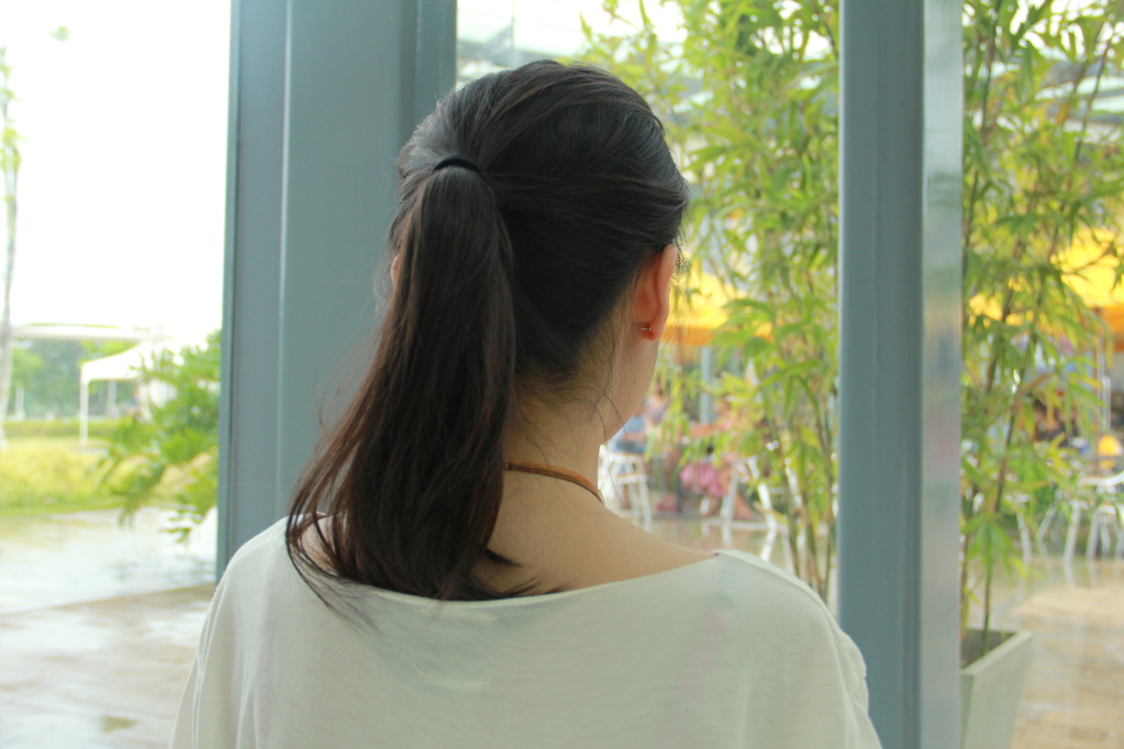 The Glamourtini Hair Bun Tutorial using 1721 Perfect Bun Maker (Sponge)