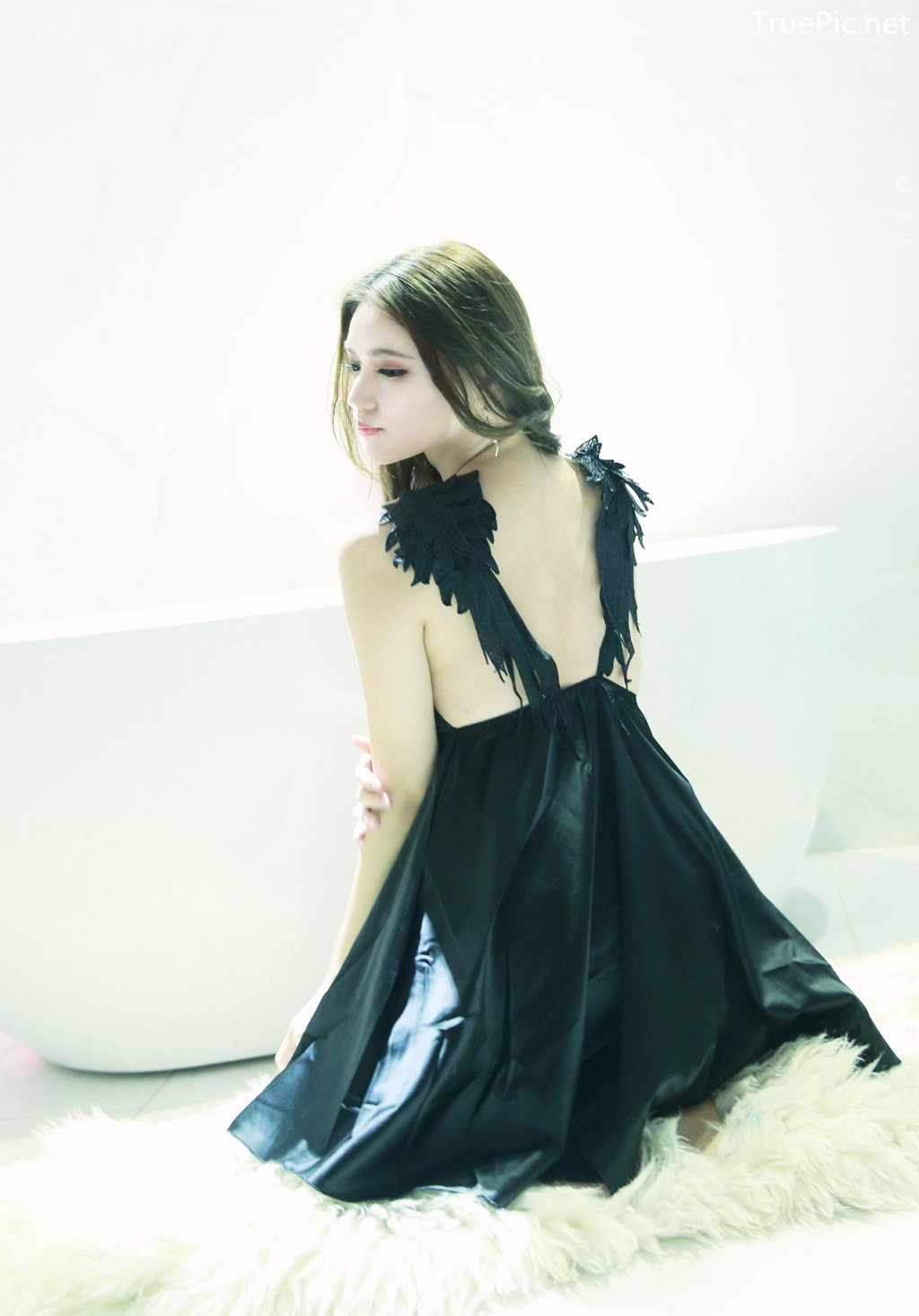 Image-Taiwanese-Model–張倫甄–Charming-Girl-With-Black-Sleep-Dress-TruePic.net- Picture-84