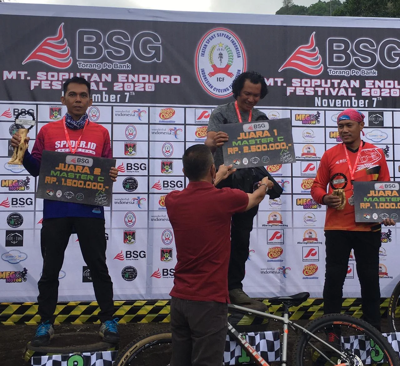 ISSI Sulut Gelar Kejuaraan Balap Sepeda Road Bike dan MTB Enduro