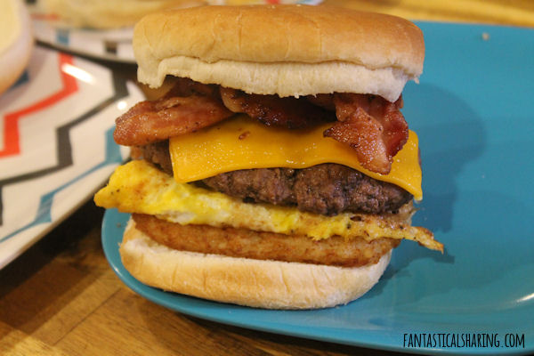 2 AM Breakfast Burgers // When you can't choose between breakfast and a burger - have both! #recipe #burger #sandwich #beef #bacon #egg #breakfast
