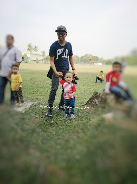 SAMBUTAN MERDEKA 2019 TADIKA ANAK DI PERHEBAT SG BULOH ! - Assalamualaikum w.b.t. Selamat sejahtera semua ! Selamat Hari Merdeka yang ke 62 Sayangi Malaysiaku MalaysiaBersih ! ! Selamat Hari Kebangsaan. Kali ini, lambat mummy wish dalam blog. Mood blogging ke laut dalam, sebab mummy dah start busy kerja, fikir strategi kerja lagi. Huhuhu. Mencabar juga menjadi pekerja + uruskan perniagaan sendiri ni. Bak kata daddy,"ini adalah jalan yang mummy pilih" > Yes ! My decision so..kena hadap dan usaha dan tawakkal. Terima kasih banyak juga kepada kawan-kawan yang support. Who knows who you are. Ada blogger, ada bff, ada kenalan yang refer sana sini. Love u ! Moga Allah limpahkan rezeki yang luas dan tanpa henti buat korang ! Okay...Business apa yang mummy buat? Bagi yang belum tahu atau tak tahu lagi. Korang boleh baca di SINI , SINI dan SINI SAMBUTAN MERDEKA 2019 TADIKA ANAK DI PERHEBAT SG BULOH ! Cuti panjang Merdeka kali ini, kami memang tak plan ke luar daerah / luar negeri atau ke luar Selangor. Rupanya ada hikmah ! Sekolah TABIKA KEMAS anak kami ada buat sambutan HARI MEREKA yang ke 62. Lokasi SAMBUTAN MERDEKA 2019 TADIKA ANAK DI PERHEBAT SG BULOH ! Sebenarnya kami suami isteri memang ada plan untuk bawa anak-anak ke sambutan Hari Merdeka. Kami memang belum pernah bawa mereka untuk pertunjukkkan real. Tup..Tup..Allah izinkannya kali ini. Dapatlah kami sekeluarga merasa sambuatan HARI MERDEKA 2019. Walaupun, SAMBUTAN MERDEKA 2019 TADIKA ANAK DI PERHEBAT SG BULOH ! Seawal pagi, kami dah siapkan anak-anak. Alhamdulillah kami tidak terlewat, malah kami awal sampai di PERHEBAT Sg Buloh ! Anak-anak excited memakai baju yang di berikan oleh cikgu TABIKA KEMAS mereka ! Seluar hitam, kain batik dan kasut sekolah je anak-anak pakai sendiri punya ! Menunggu cikgu depa Tarikh penting ! Disiapkan oleh cikgu TABIKA KEMAS lain. Anak-anak happy dapat join perbarisan. Dhia pula masuk menari juga Bersedia untuk perbarisan dan tarian. Masa ni Daim nak susu dan nak masuk dalam kereta. Daddy pulak lapar..tak ada makanan atau gerai jualan. Sudahnya ...kami tinggalkan je anak-anak hehe. Lagi pun dewan pun penuh, kita bagi ruang untuk ibu bapa lain untuk melihat persembahan anak masing-masing. Anak-anak kami memang suka kami tak tengok hahaha. Suruh tengok video dari cikgu je ! Dhia siap halau mummy. Jangan duduk dekat-dekat dia hehehe. Rasanya tak terlewat lagi untuk mummy ucapkan SELAMAT HARI KEBANGSAAN / HARI MERDEKA. Pastinya, cuti korang sangat bermakna.kan ! Btw, korang ke mana cuti lama tu? SAMBUTAN MERDEKA 2019 TADIKA ANAK DI PERHEBAT SG BULOH ! - Assalamualaikum w.b.t. Selamat sejahtera semua ! Selamat Hari Merdeka yang ke 62 Sayangi Malaysiaku MalaysiaBersih ! ! Selamat Hari Kebangsaan. Kali ini, lambat mummy wish dalam blog. Mood blogging ke laut dalam, sebab mummy dah start busy kerja, fikir strategi kerja lagi. Huhuhu. Mencabar juga menjadi pekerja + uruskan perniagaan sendiri ni. Bak kata daddy,"ini adalah jalan yang mummy pilih" > Yes ! My decision so..kena hadap dan usaha dan tawakkal. Terima kasih banyak juga kepada kawan-kawan yang support. Who knows who you are. Ada blogger, ada bff, ada kenalan yang refer sana sini. Love u ! Moga Allah limpahkan rezeki yang luas dan tanpa henti buat korang ! Okay...Business apa yang mummy buat? Bagi yang belum tahu atau tak tahu lagi. Korang boleh baca di SINI , SINI dan SINI SAMBUTAN MERDEKA 2019 TADIKA ANAK DI PERHEBAT SG BULOH ! Cuti panjang Merdeka kali ini, kami memang tak plan ke luar daerah / luar negeri atau ke luar Selangor. Rupanya ada hikmah ! Sekolah TABIKA KEMAS anak kami ada buat sambutan HARI MEREKA yang ke 62. Lokasi SAMBUTAN MERDEKA 2019 TADIKA ANAK DI PERHEBAT SG BULOH ! Sebenarnya kami suami isteri memang ada plan untuk bawa anak-anak ke sambutan Hari Merdeka. Kami memang belum pernah bawa mereka untuk pertunjukkkan real. Tup..Tup..Allah izinkannya kali ini. Dapatlah kami sekeluarga merasa sambuatan HARI MERDEKA 2019. Walaupun, SAMBUTAN MERDEKA 2019 TADIKA ANAK DI PERHEBAT SG BULOH ! Seawal pagi, kami dah siapkan anak-anak. Alhamdulillah kami tidak terlewat, malah kami awal sampai di PERHEBAT Sg Buloh ! Anak-anak excited memakai baju yang di berikan oleh cikgu TABIKA KEMAS mereka ! Seluar hitam, kain batik dan kasut sekolah je anak-anak pakai sendiri punya ! Menunggu cikgu depa Tarikh penting ! Disiapkan oleh cikgu TABIKA KEMAS lain. Anak-anak happy dapat join perbarisan. Dhia pula masuk menari juga Bersedia untuk perbarisan dan tarian. Masa ni Daim nak susu dan nak masuk dalam kereta. Daddy pulak lapar..tak ada makanan atau gerai jualan. Sudahnya ...kami tinggalkan je anak-anak hehe. Lagi pun dewan pun penuh, kita bagi ruang untuk ibu bapa lain untuk melihat persembahan anak masing-masing. Anak-anak kami memang suka kami tak tengok hahaha. Suruh tengok video dari cikgu je ! Dhia siap halau mummy. Jangan duduk dekat-dekat dia hehehe. Rasanya tak terlewat lagi untuk mummy ucapkan SELAMAT HARI KEBANGSAAN / HARI MERDEKA. Pastinya, cuti korang sangat bermakna.kan ! Btw, korang ke mana cuti lama tu?