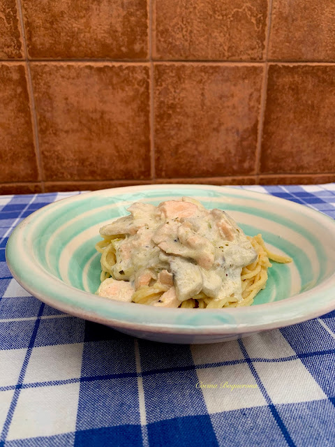 Espaguetis con salsa de puerros, champiñones y salmón