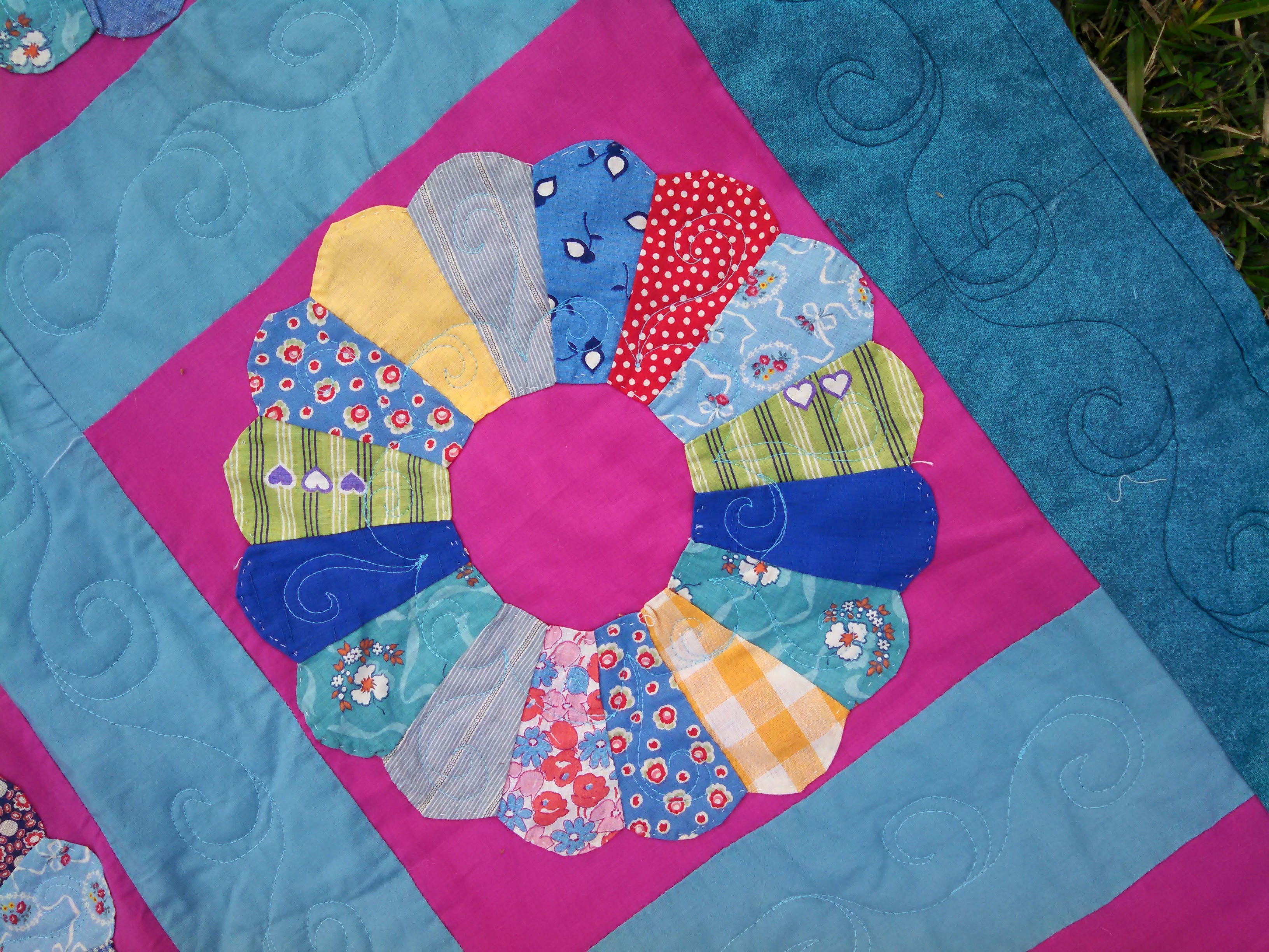 ProsperityStuff Quilts Quilts Revisited The Vintage Dresden Plate Quilt