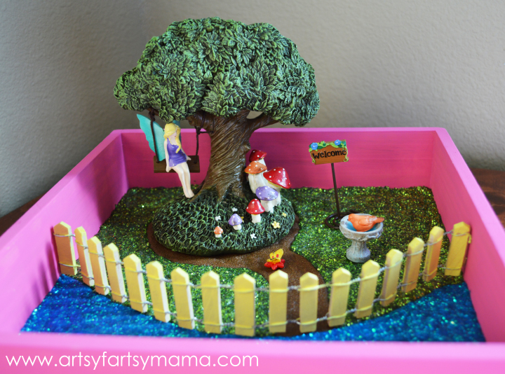 DIY Fairy Garden at artsyfartsymama.com #fairy #garden #kidscraft