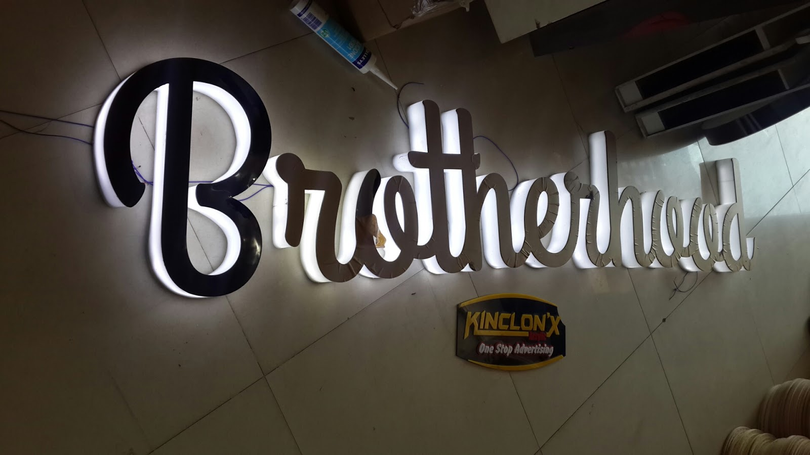 pusat huruf timbul dan neon box